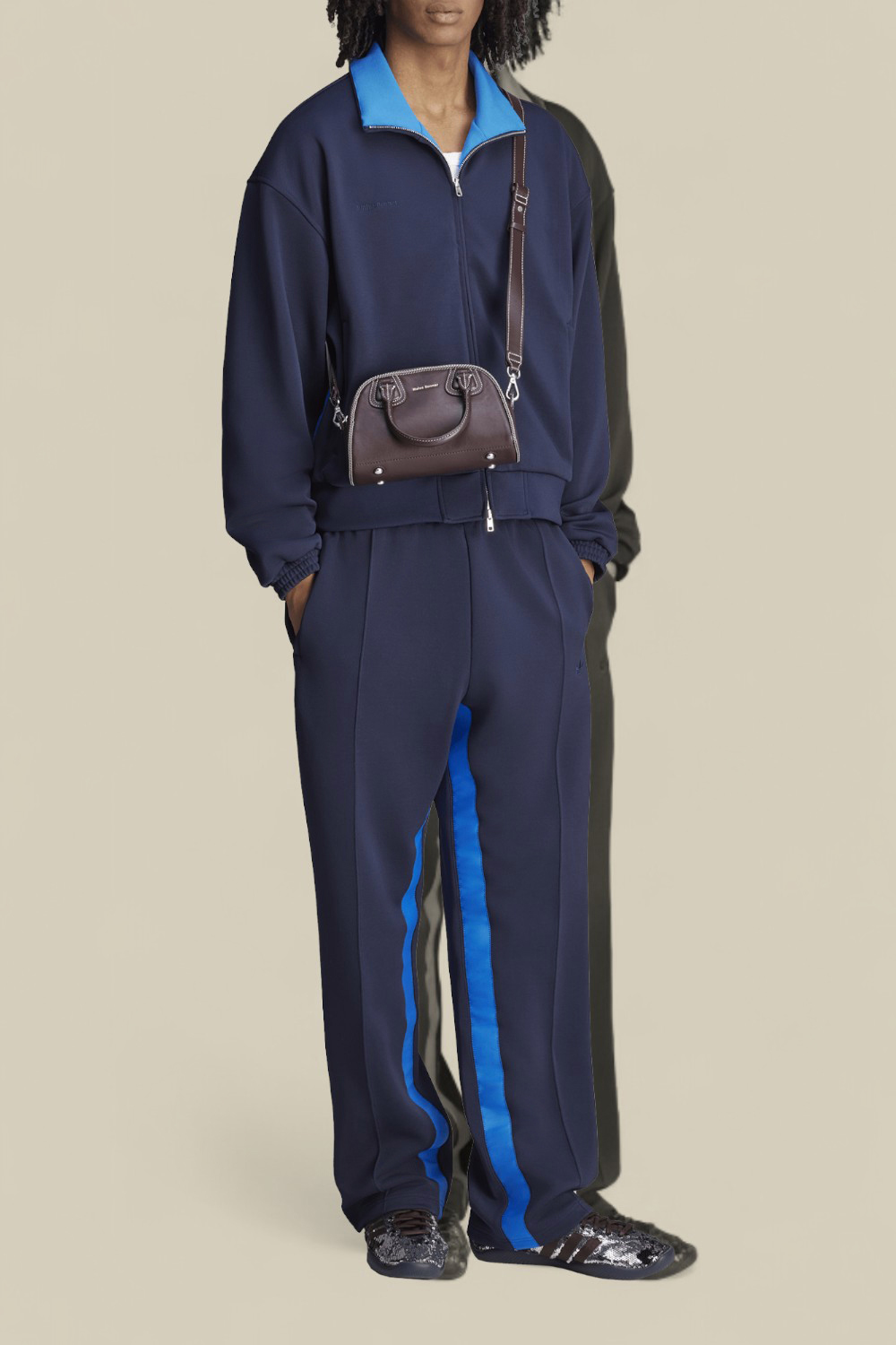 תמונת כל הלוק של אדידס X וולס בונר סווטשירט